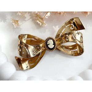 Coro Signed Cameo Black & White Ribboned Bowtie Gold T Vintage Brooch Lapel Pin